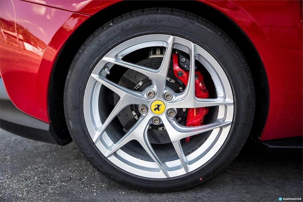 Foto 3 Ferrari 812 Superfast