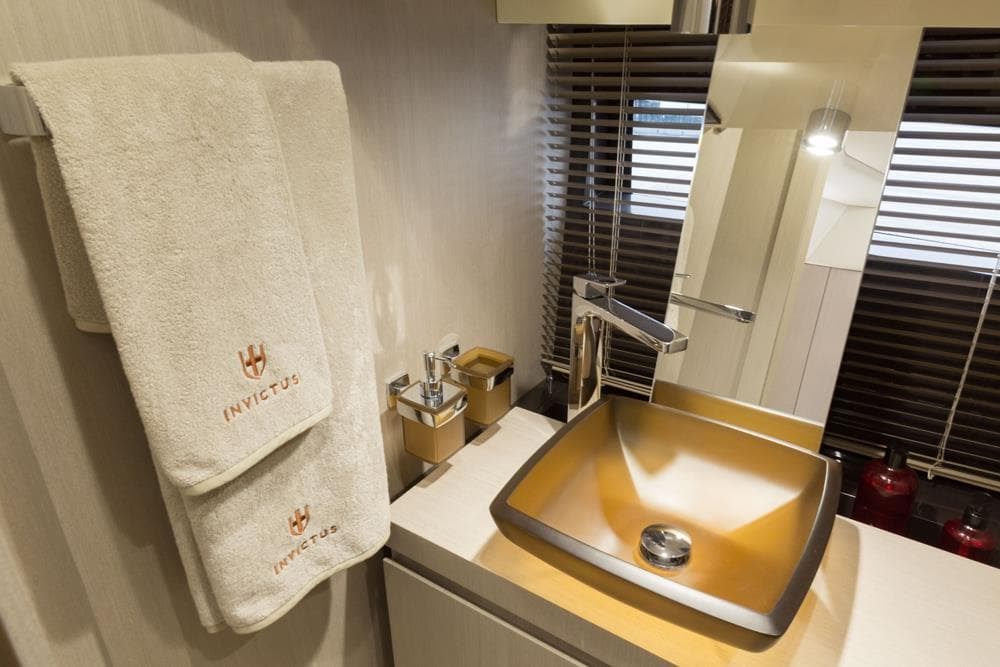 Foto 11 INVICTUS YACHT 370GT