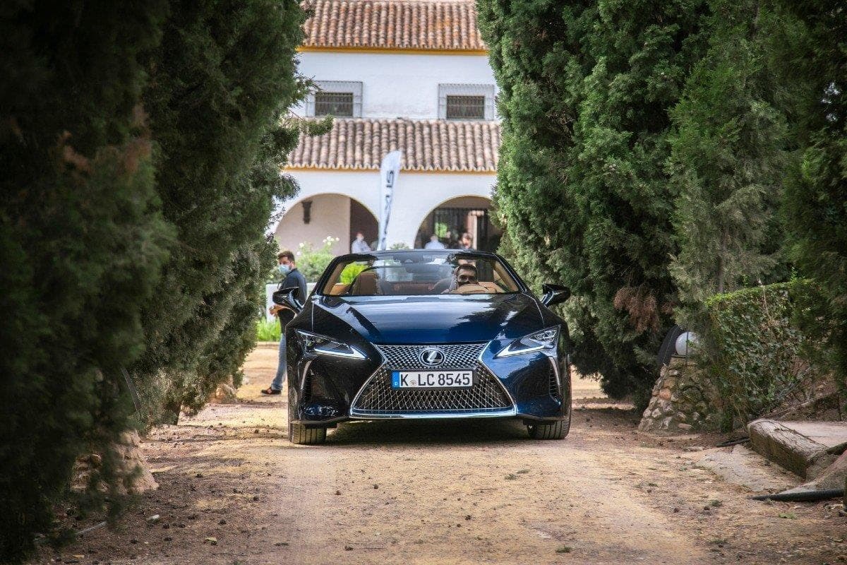 Lexus LC 500 Cabrio, con un motor de V8 - Imagen 2